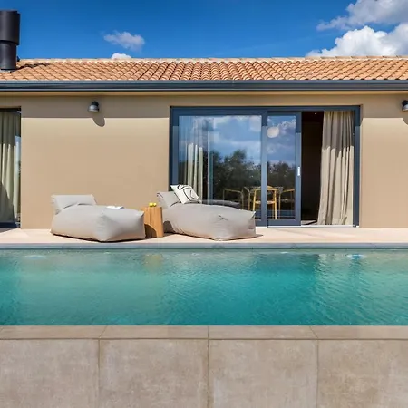 Rea By Villsy - With Private Pool, Sauna And Jacuzzi Grožnjan