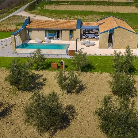 Rea By Villsy - With Private Pool, Sauna And Jacuzzi